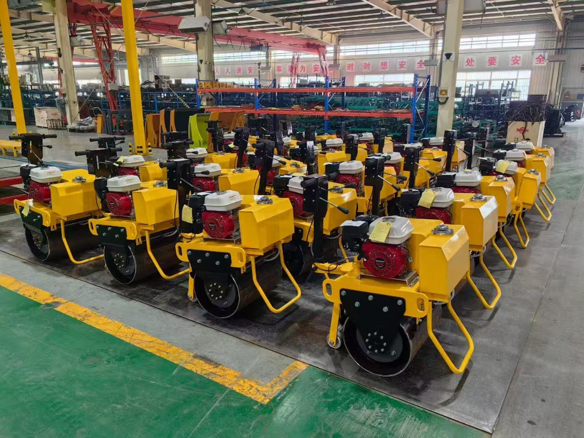 山東思拓瑞克公司29臺(tái)單雙輪壓路機(jī)出口印度尼西亞