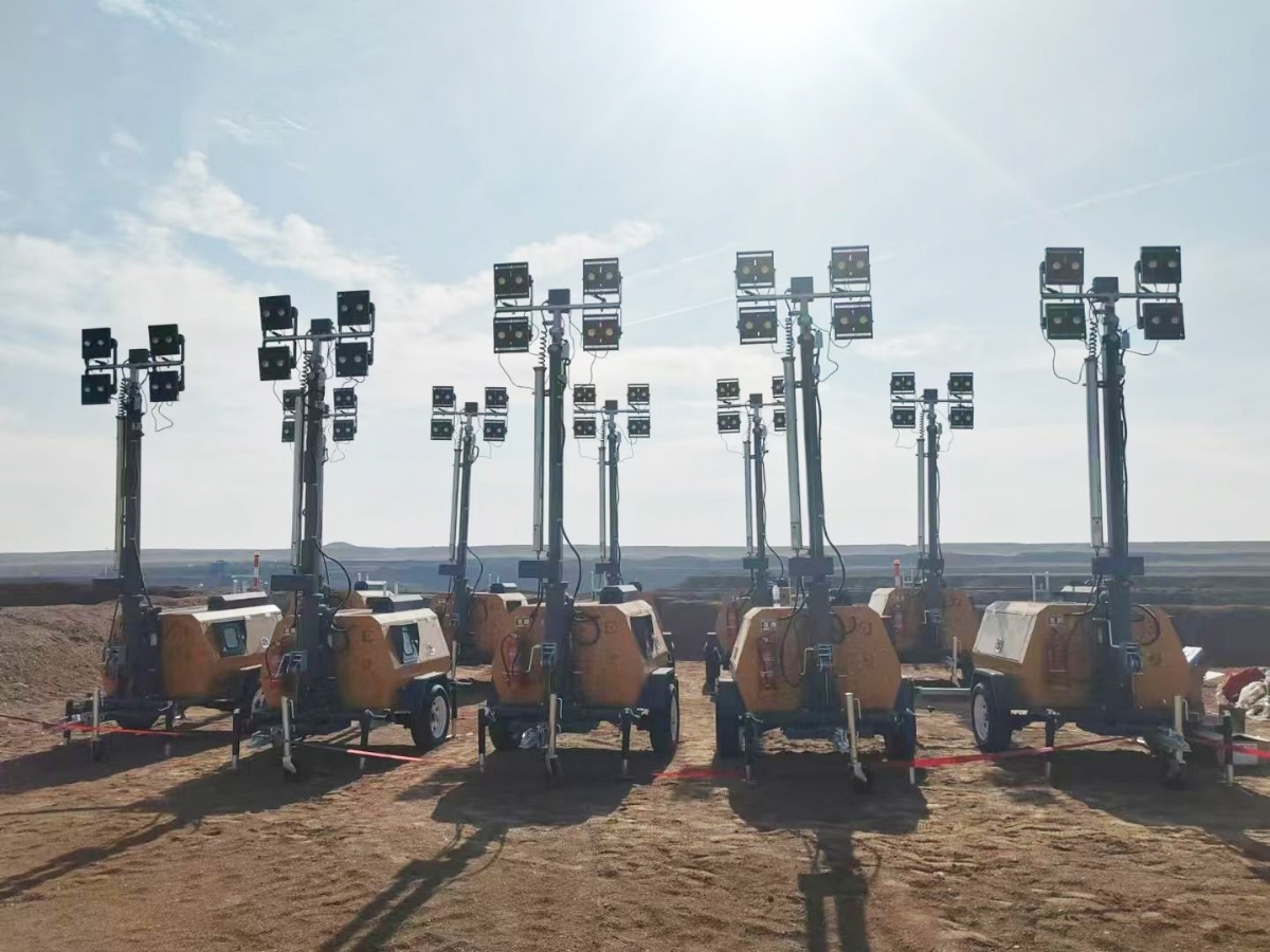 持續(xù)交貨中！山東思拓瑞克20臺(tái)9米移動(dòng)照明燈車陸續(xù)發(fā)貨發(fā)往蒙古國